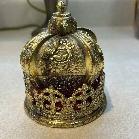 Vintage Gold Tone Crown music/trinket box - Picture 4 of 13